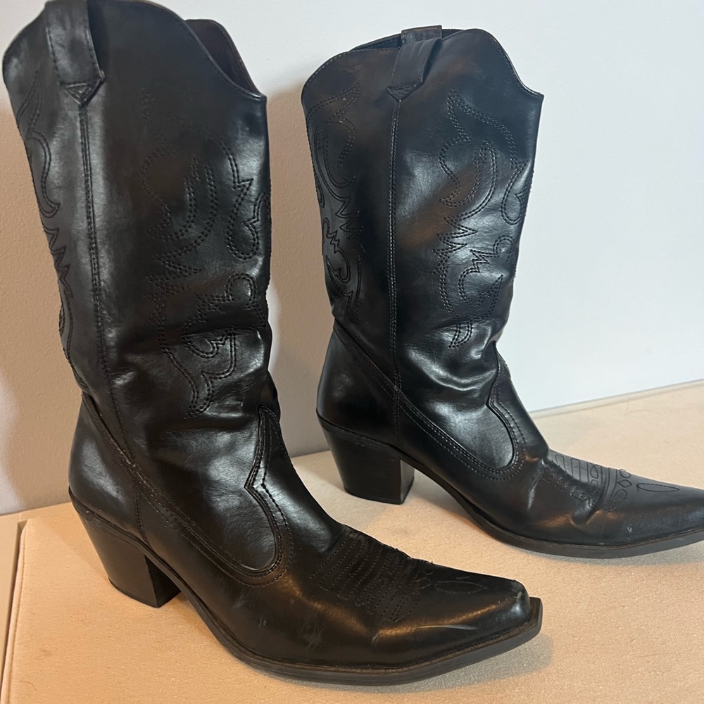 Black cowboy boots